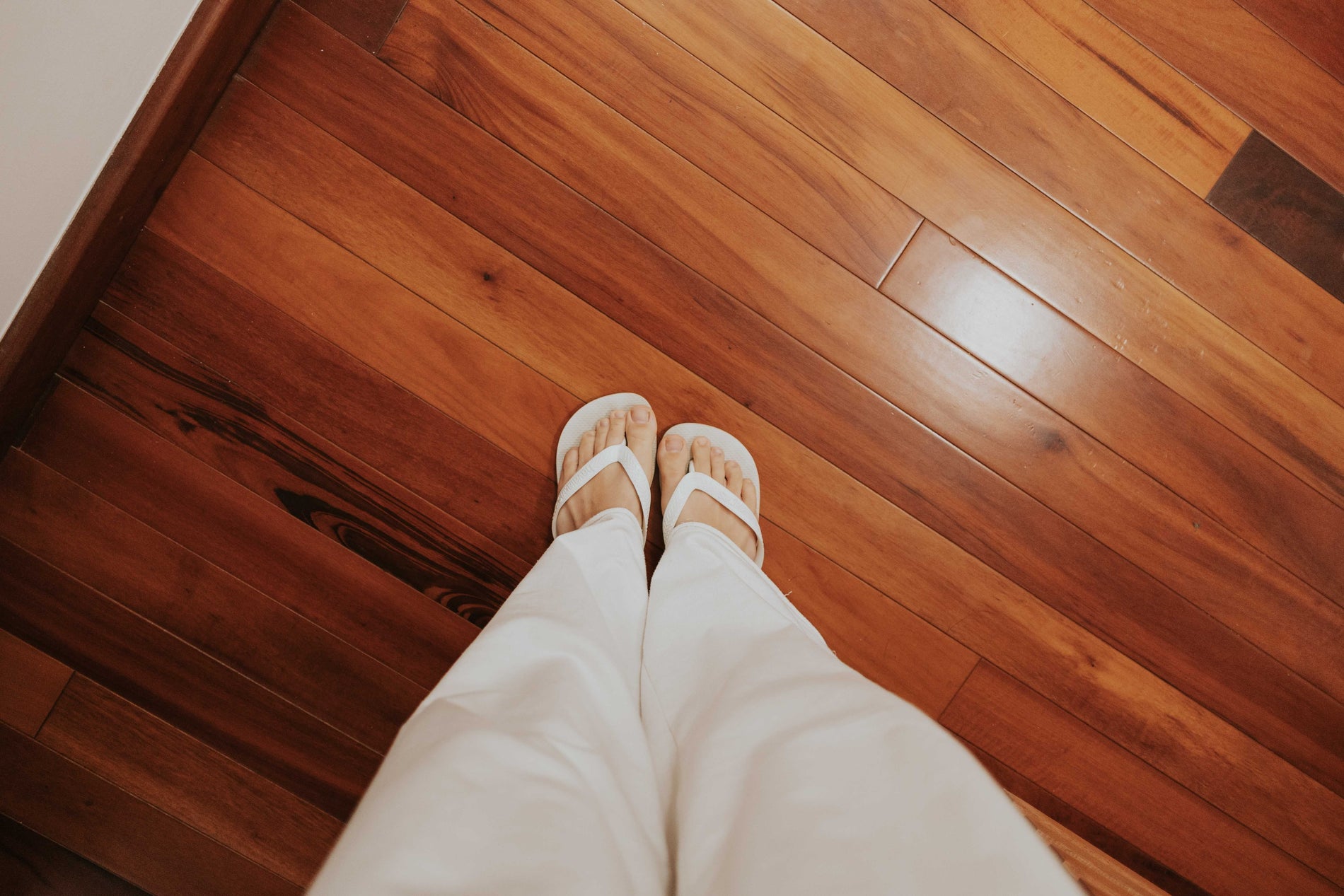 floating solid hardwood floor looking down at it from an downward angle