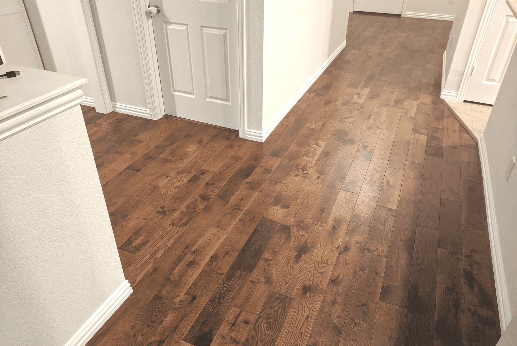 Gunstock  / 5" / White Oak / Solid Hardwood - Easiklip Floors — angle 1